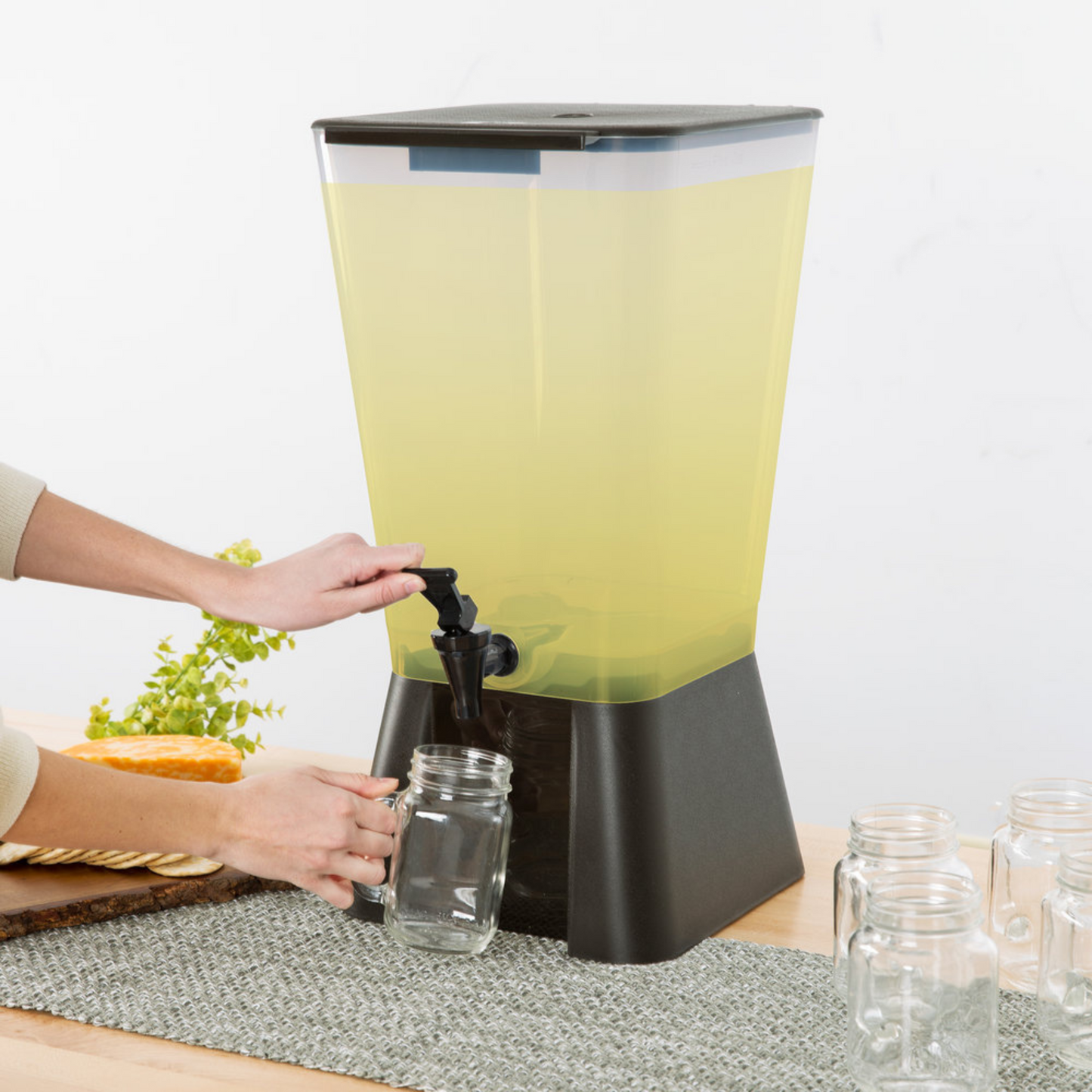 Perfect Plastic Drink Dispenser for Restaurant