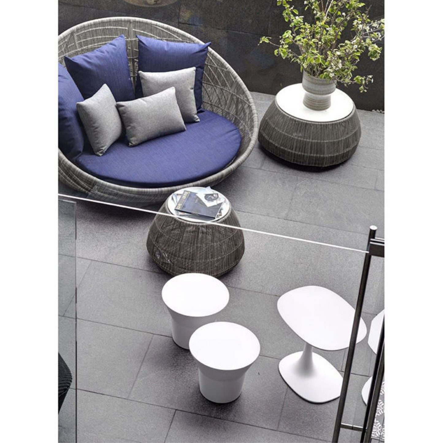 Stylish Outdoor Bed Patio Furniture